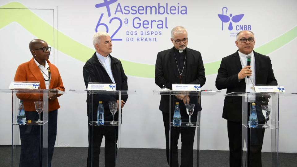 Da esq. à dir.: Irmã Regina da Costa Pedro, Dom Maurício da Silva Jardim, Dom João Justino e Dom Gregório Paixão na coletiva desta quinta-feira, 23 / Foto: Bruno Marques- Canção Nova