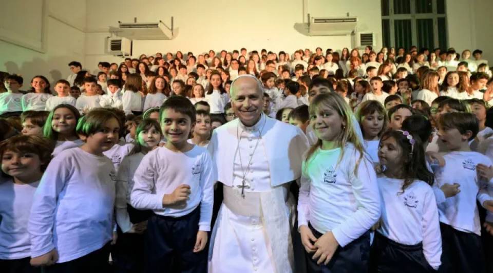   Em Castel Gandolfo nesta terça-feira, Leão XIV foi o convidado de honra de um concerto de Natal dos alunos do complexo escolar dedicado a Paulo VI