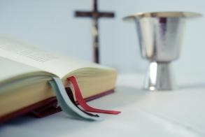 Qual a diferença entre solenidade, festa e memória no calendário litúrgico da Igreja?