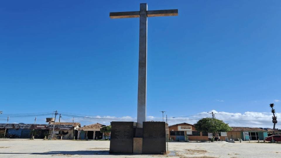 Monumento em Homenagem à Primeira Missa no Brasil, localizado na Praia de Coroa Vermelha, em Santa Cruz Cabrália (BA) / Foto: Arquivo da Paróquia Sagrada Família