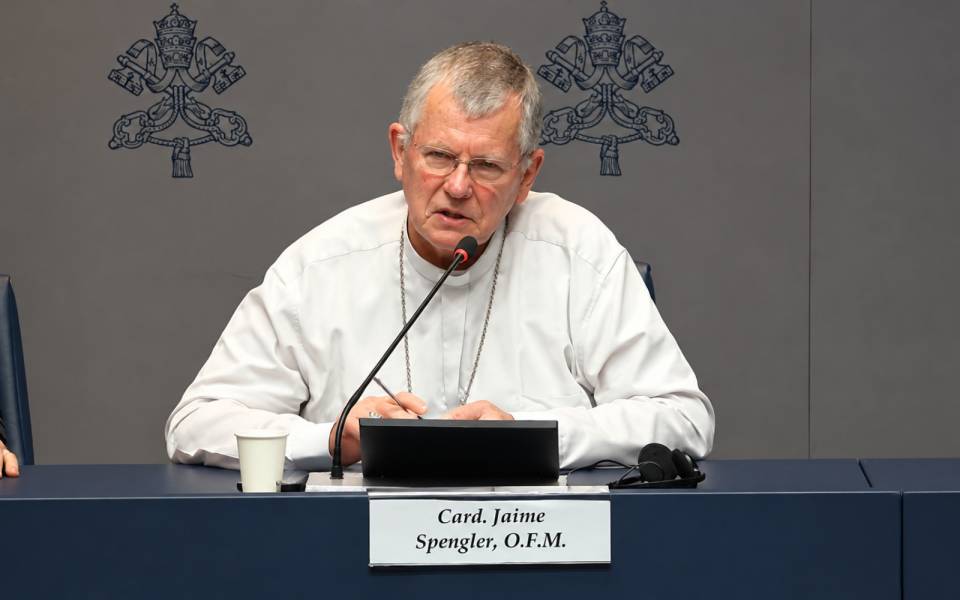 O arcebispo de Porto Alegre (RS), cardeal Jaime Spengler, na entrevista coletiva  do IV Encontro Sinodal Fratelli Tutti: diálogo socioambiental Norte-Sul. Crédito: Captura de tela Vatican Media. ??  O arcebispo de Porto Alegre (RS), cardeal Jaime Spengler