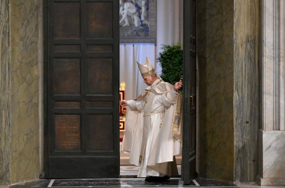 O Papa Leão XIV fecha a Porta Santa da Basílica de São Pedro   (@Vatican Media)