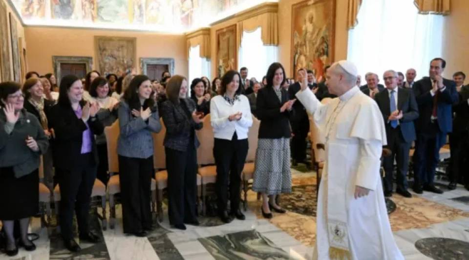 Papa Leão XIV recebe membros do Regnum Christi ontem (29) no Vaticano. | Vatican Media